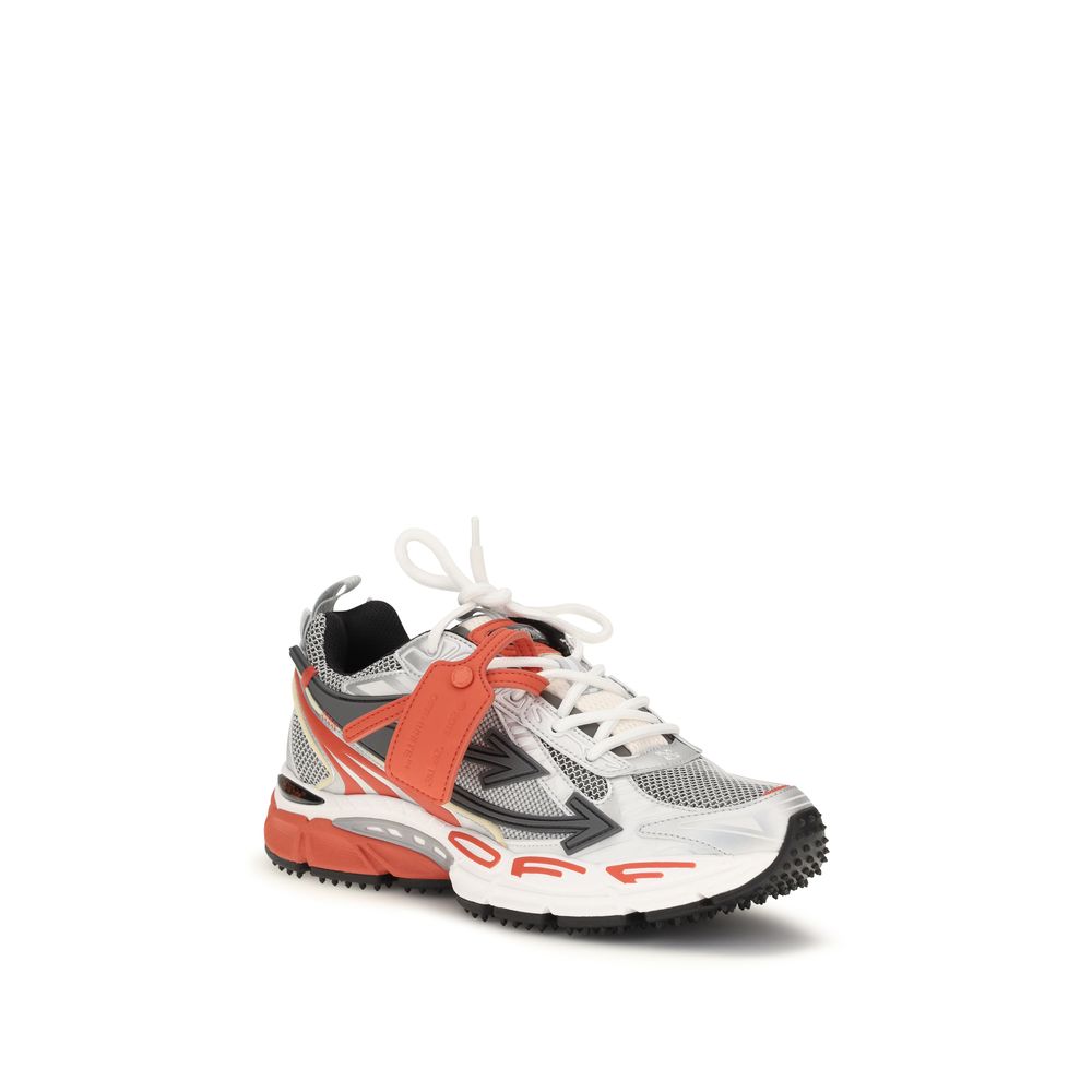 Rote Sneaker aus Polyethylen