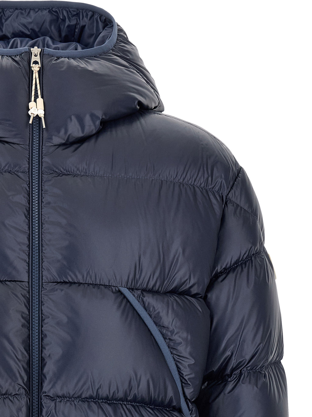 Blaue Polyamid-Jacke in voller Länge