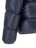 Blaue Polyamid-Jacke in voller Länge