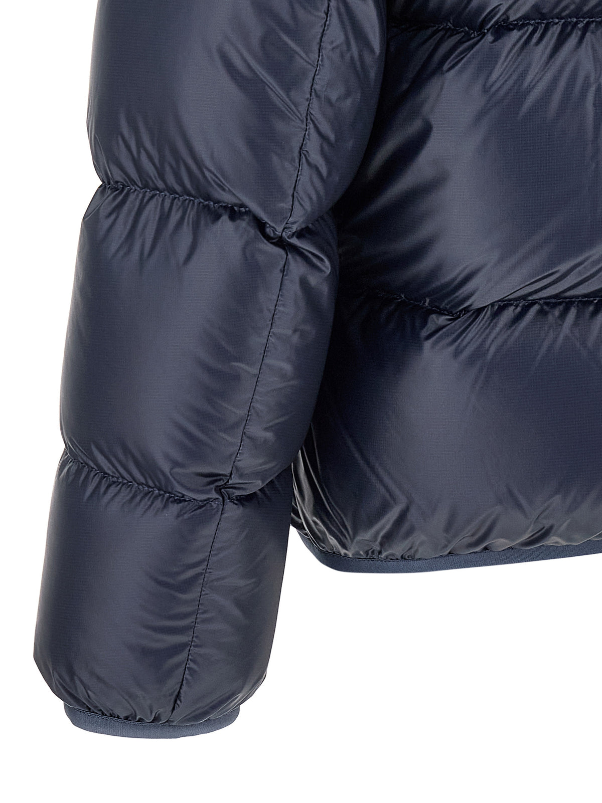 Blaue Polyamid-Jacke in voller Länge
