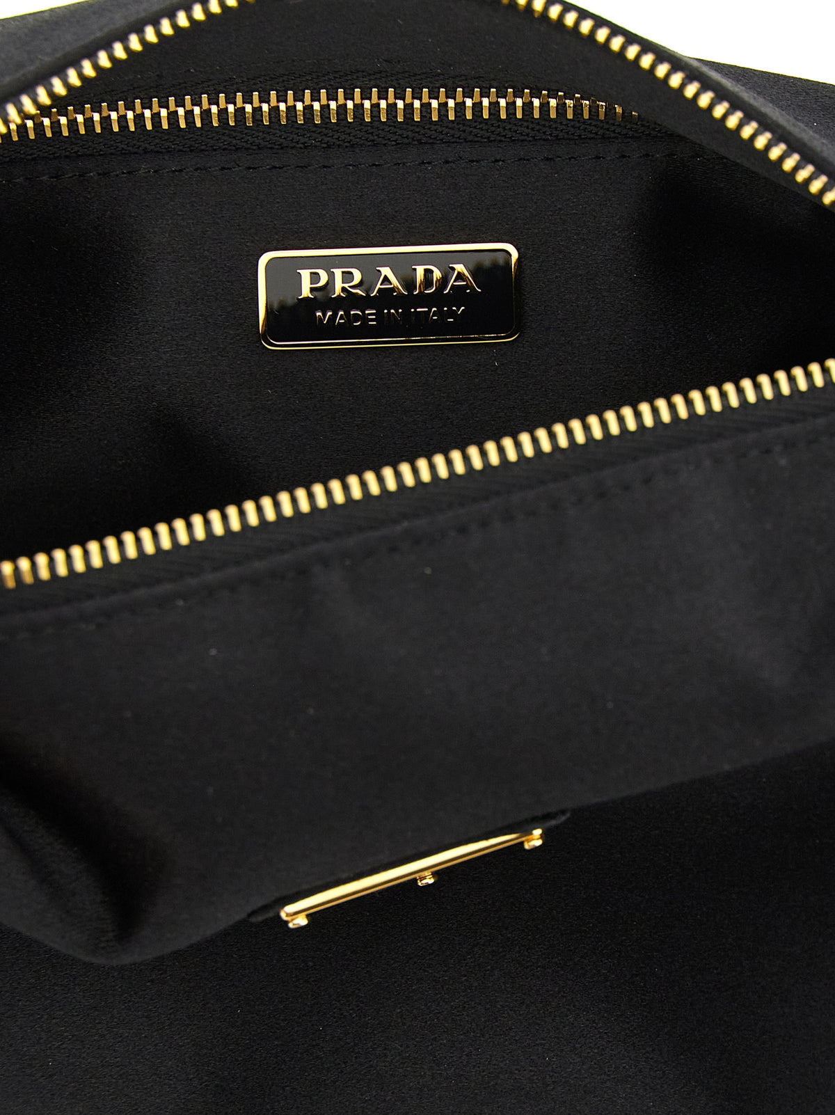 Prada Schwarze Schultertasche