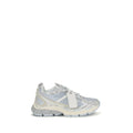 Graue Sneaker