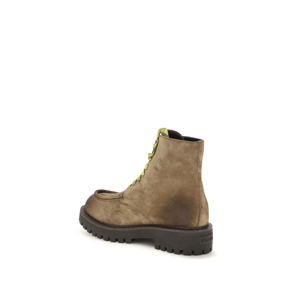 Prada Braune Schnürstiefel aus Wildleder