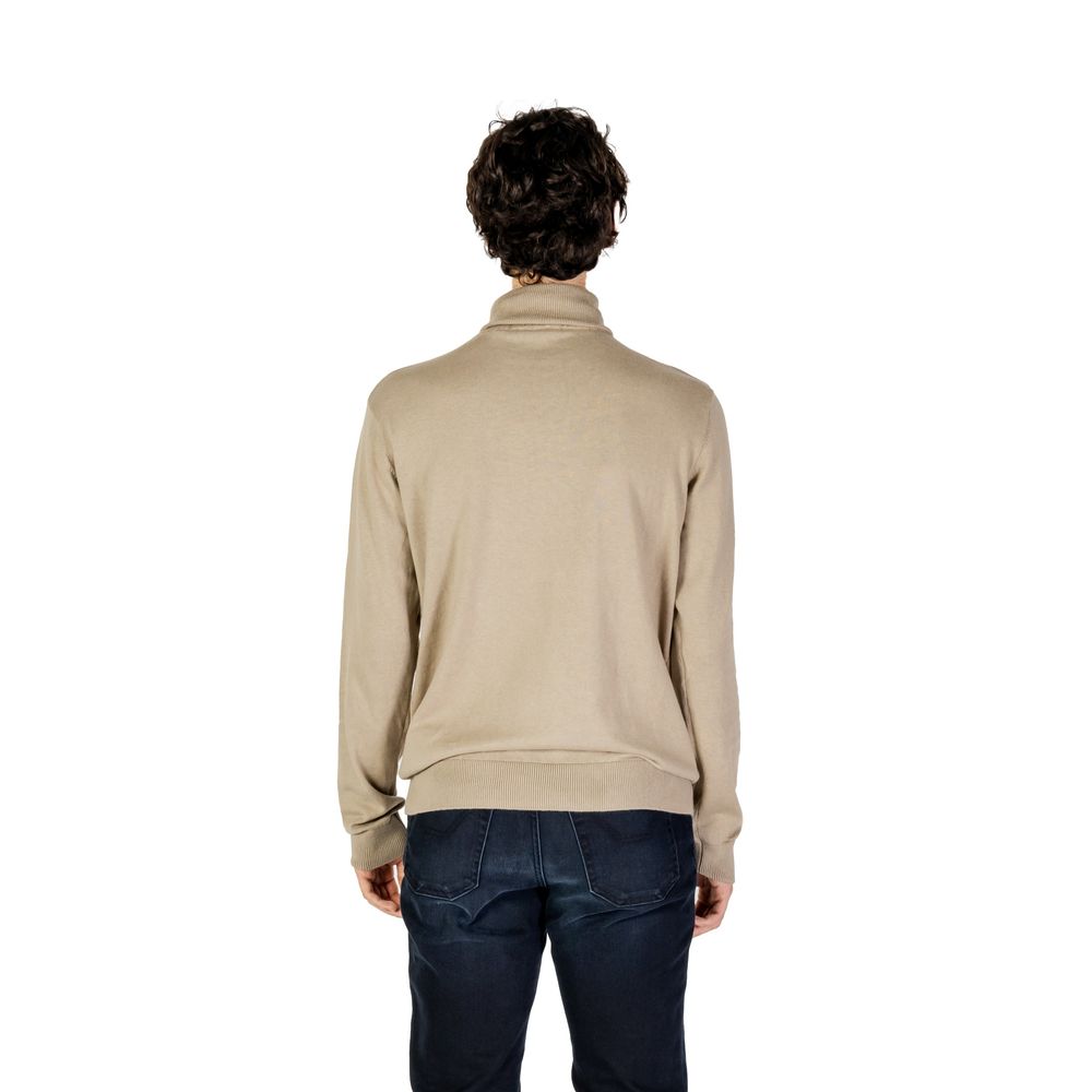 Beigefarbener Baumwoll-Rollkragenpullover