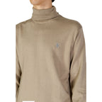 Beigefarbener Baumwoll-Rollkragenpullover