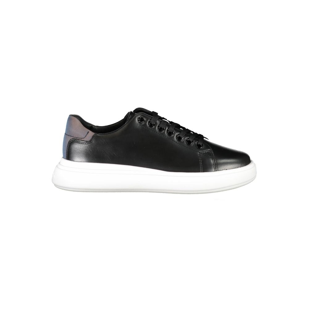 Schwarzer Sneaker aus echtem Leder