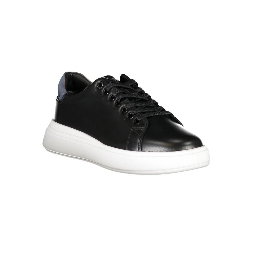 Schwarzer Sneaker aus echtem Leder