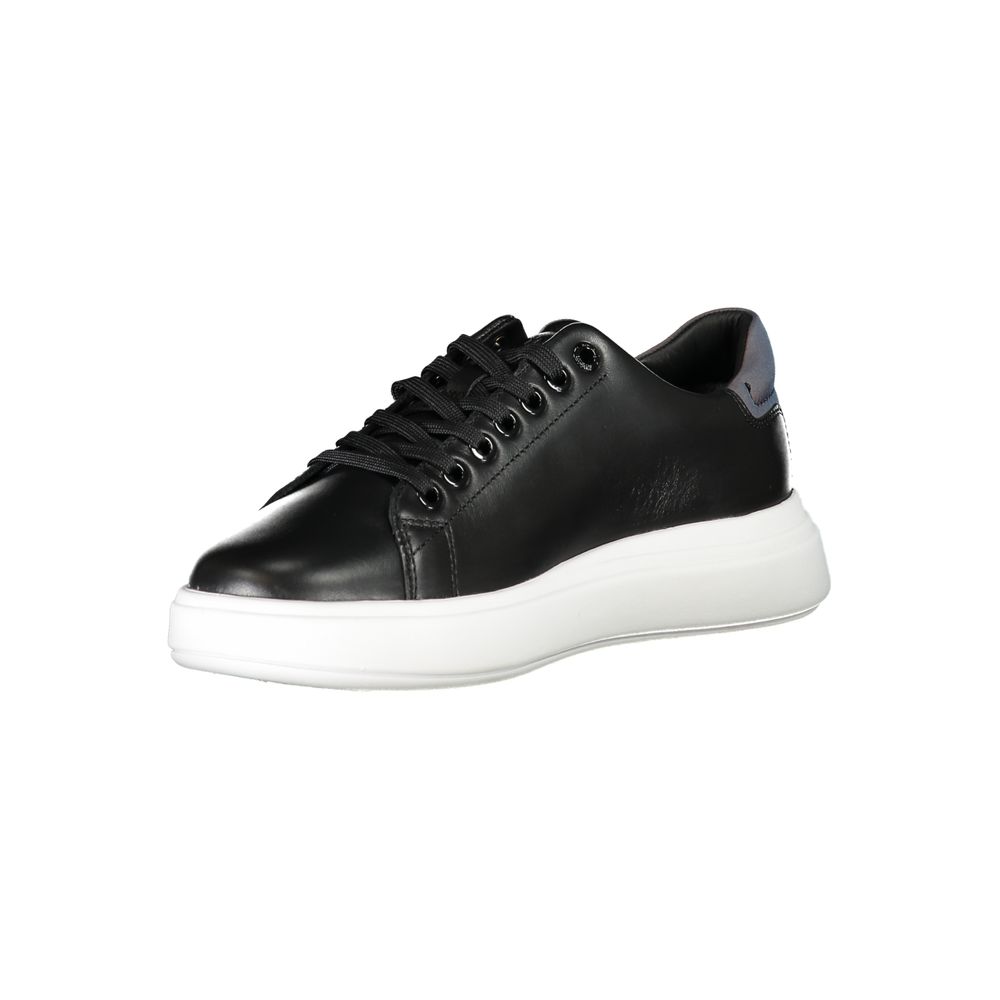Schwarzer Sneaker aus echtem Leder