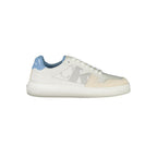 Umweltbewusste Sneakers mit kontrastierenden Details