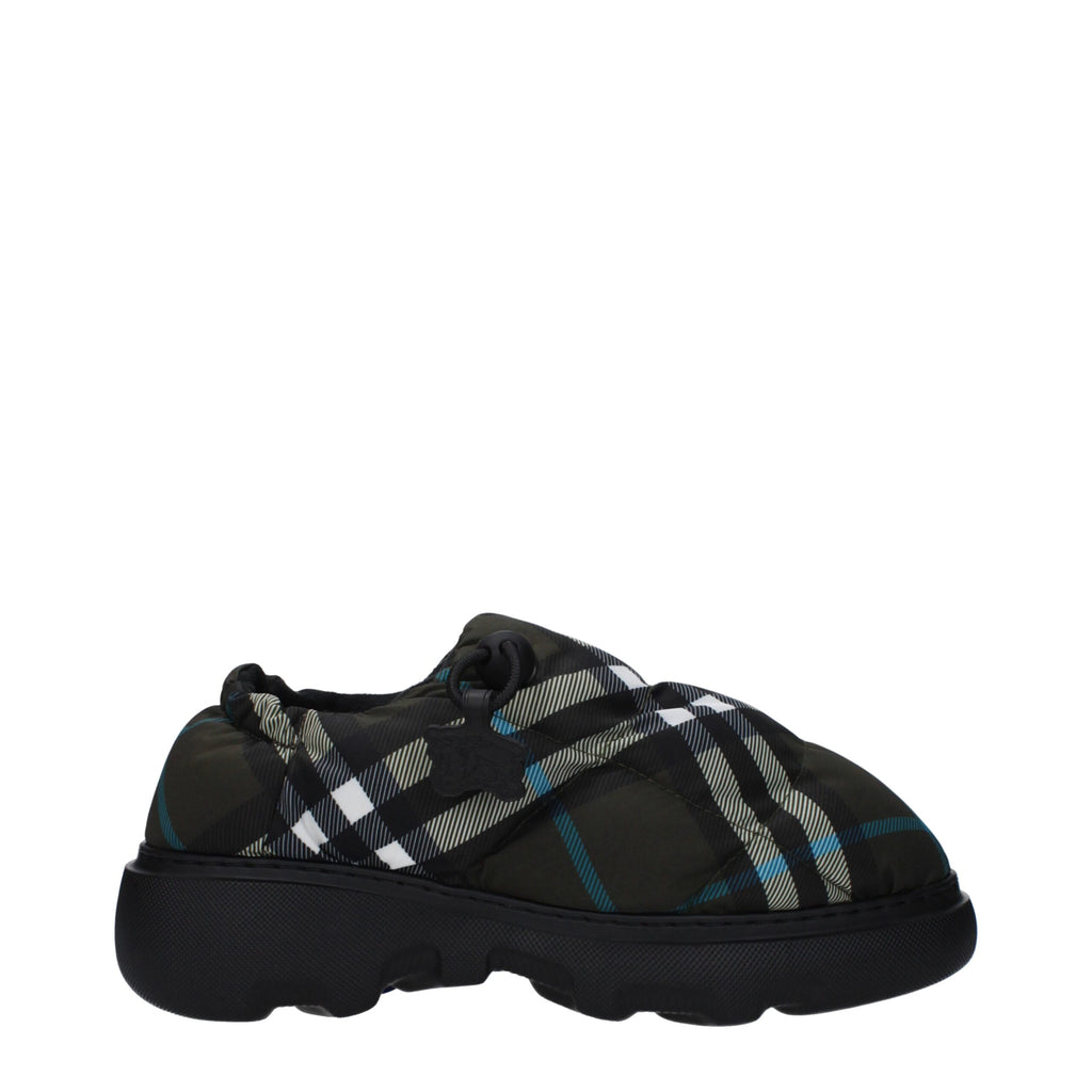 Grüne Stoff-Slipper