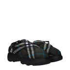 Grüne Stoff-Slipper