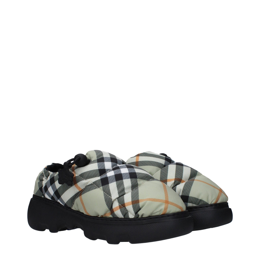 Grüne Stoff-Slipper