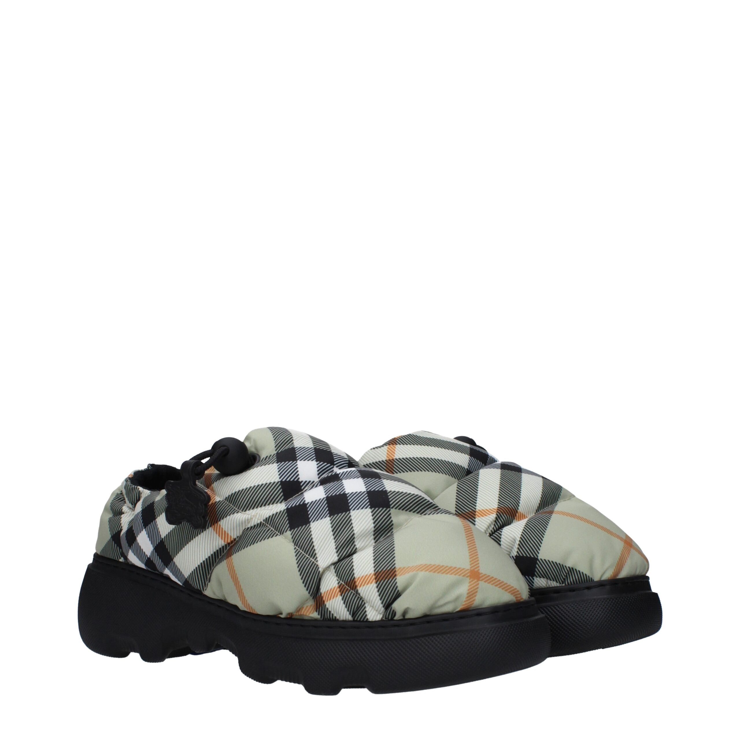 Grüne Stoff-Slipper
