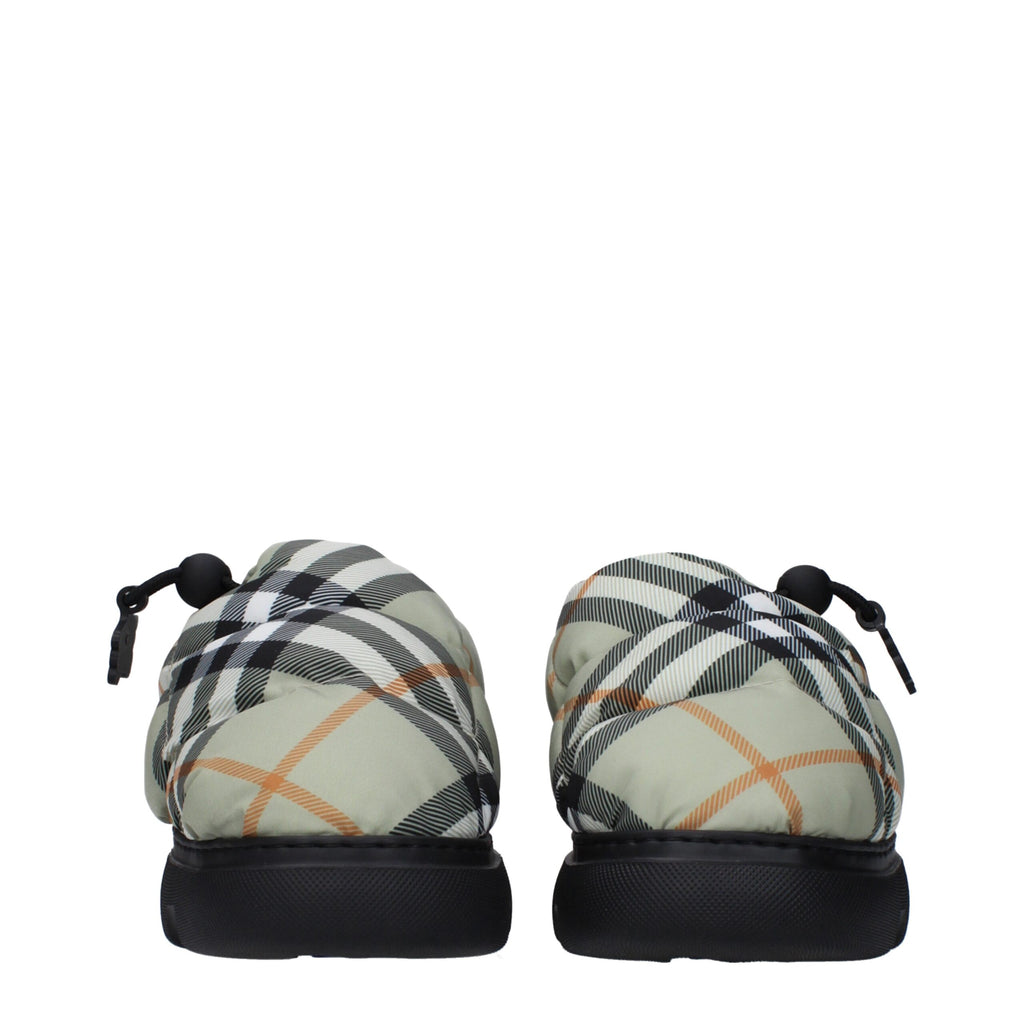Grüne Stoff-Slipper