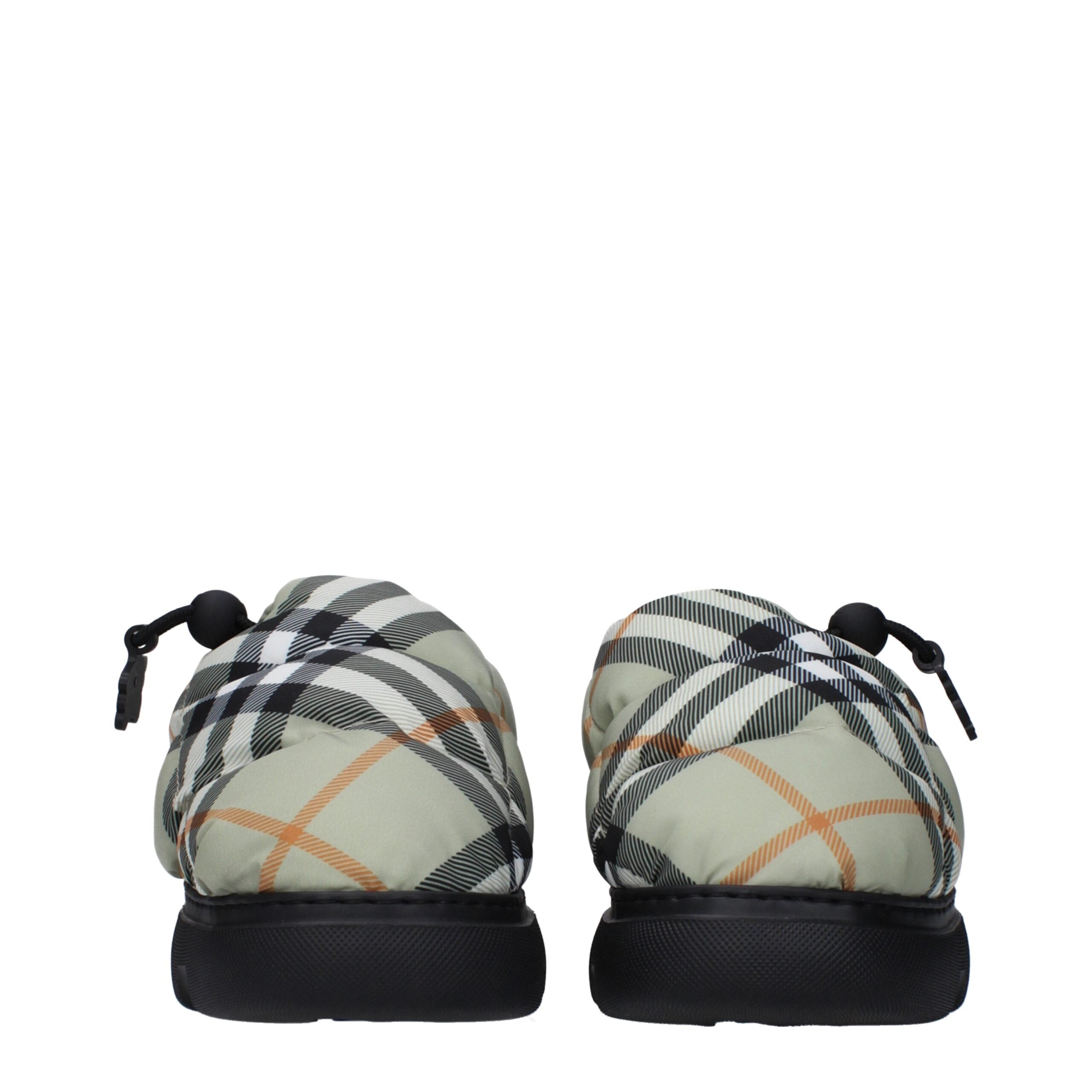Grüne Stoff-Slipper