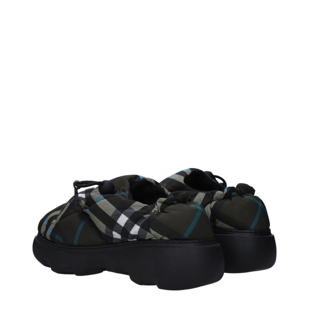 Grüne Stoff-Slipper