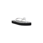 Flip-Flops aus Gummi in Schwarz und Weiß