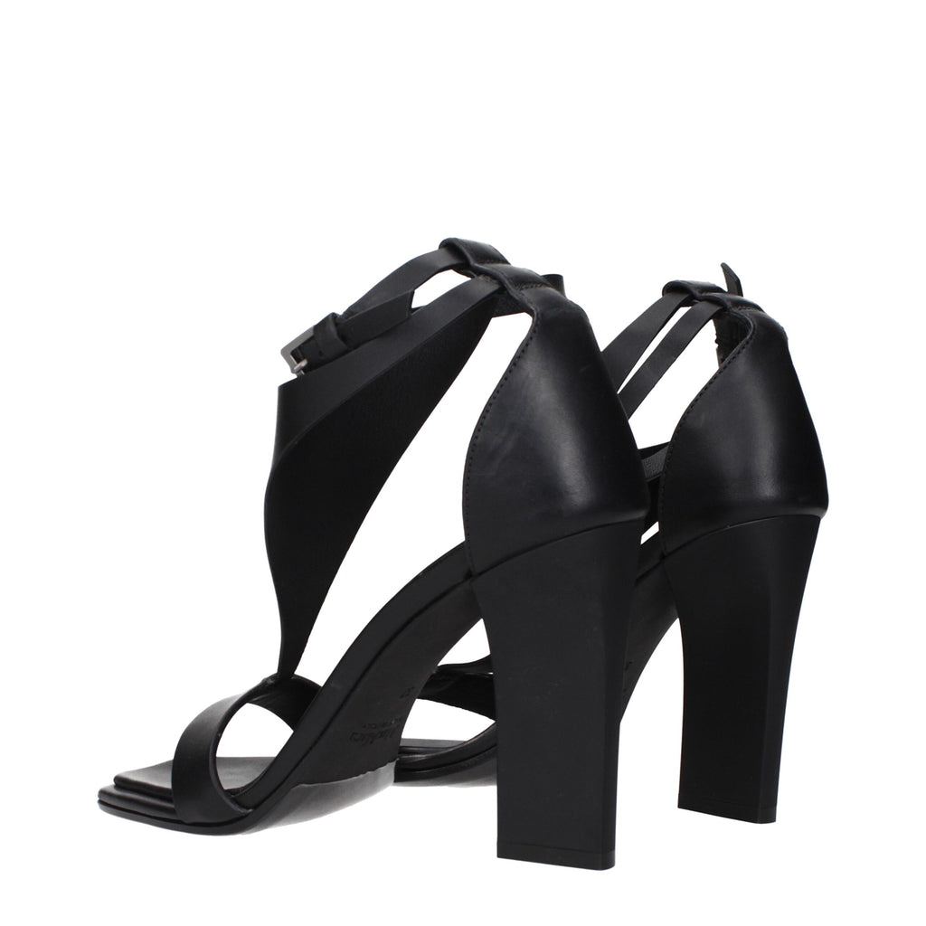 Schwarze Leder-Stiletto-Sandalen