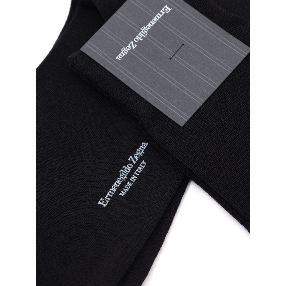 Schwarze Wollsocken