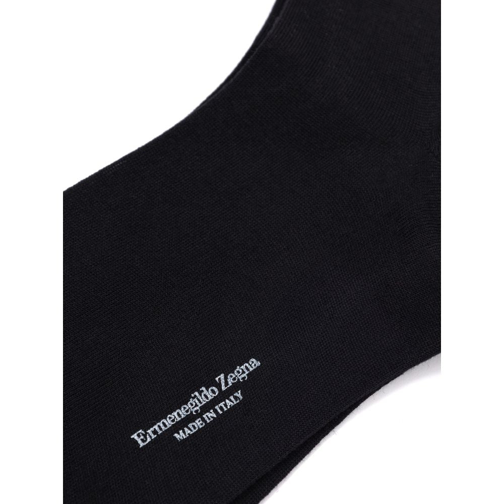 Schwarze Wollsocken