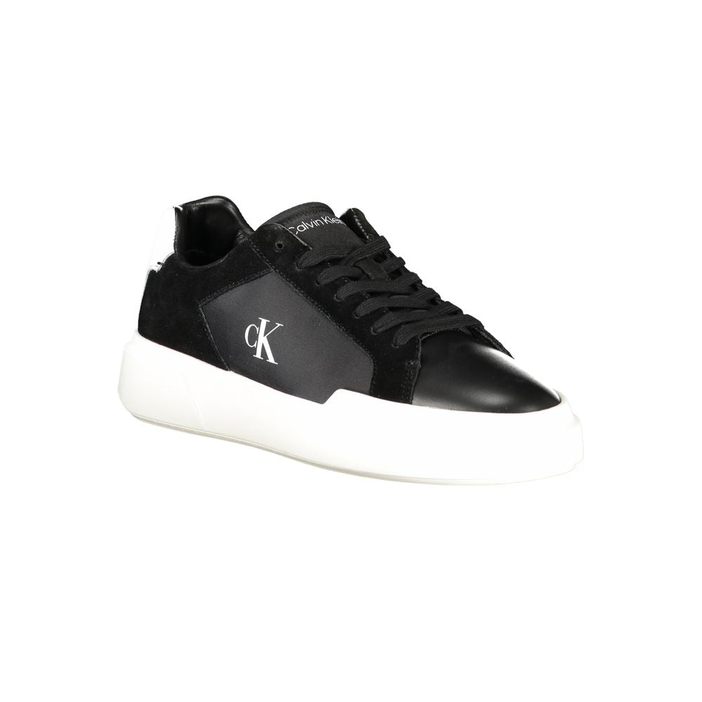 Schwarze Sneaker aus Polyester